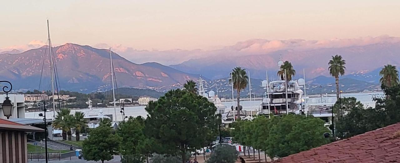Apartment Superbe T2 Avec Balcons, Vieux Port, Hyper Centre Ajaccio