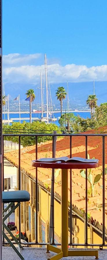 Superbe T2 Avec Balcons, Vieux Port, Hyper Centre Ajaccio (Corsica)
